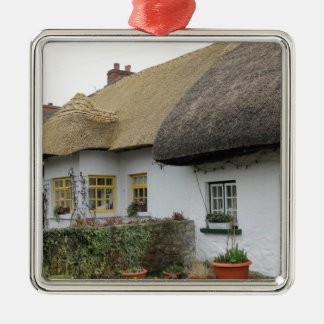 Strohdächer in Adare Irland Ornament Aus Metall