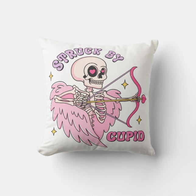 Struck by Cupid Skeleton Kissen (Vorderseite)