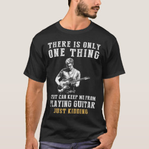 Strumming Strings and Comic Riffs - Gitarre mit ei T-Shirt