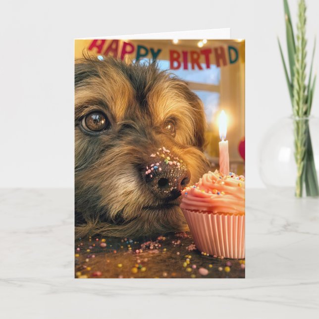 Struppiger Hund mit einem Geburtstagscupcake Karte (Vorderseite)