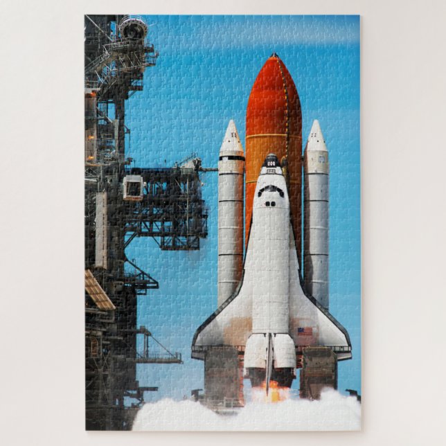 STS-135 Space Shuttle Atlantis hebt ab (Vertikal)