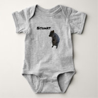 Stuart Name mit Aussie Quokka, Baby Bodysuit