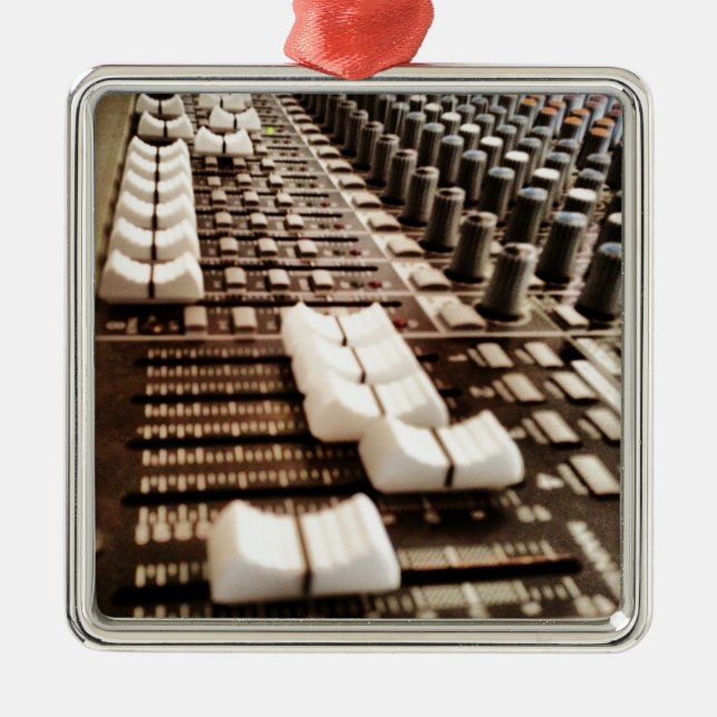 Studio Mixer Silbernes Ornament (Vorne)