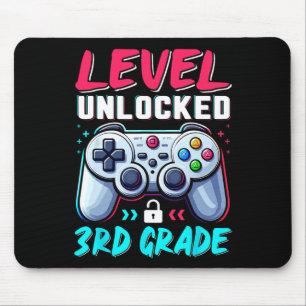 Stufe 3. Klasse freigeschaltet Zurück zur Schule T Mousepad