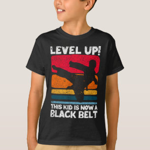 Stufe Auf Dieses Kind Ist Jetzt Ein Schwarzgurt Ka T-Shirt