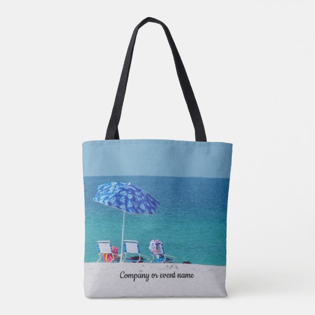 Stühle auf der Beachtote-Tasche Tasche (Rückseite)