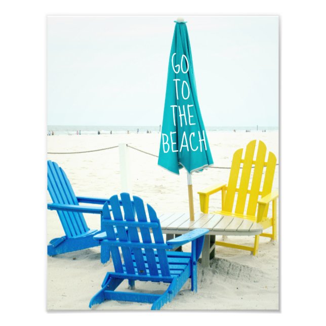 Stühle aus blau und gelb am Strand Fotodruck (Vorne)