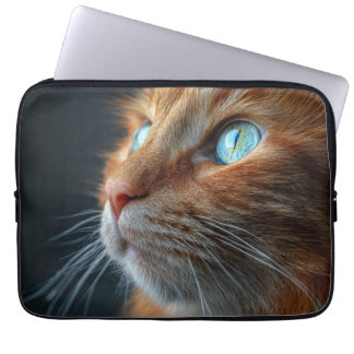 Stunning Fluffy Ginger Cat Profile - Blue Eyed Laptopschutzhülle
