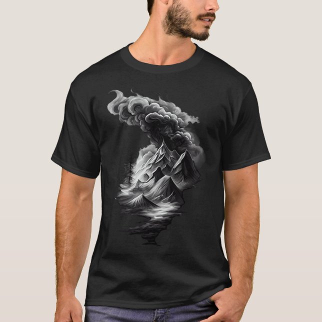 Stunning Mountain and Cloud in Black and White T-Shirt (Vorderseite)