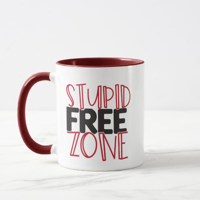 Stupide Zone Libre Pun Drôle Mug Nouveauté (Gauche)
