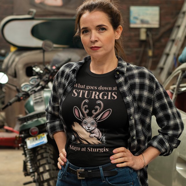 Sturgis Funny Motorradfahrer Biker Lifestyle Spaß T-Shirt (woman wearing a plaid jacket and Sturgis motorcycle gathering t-shirt
)