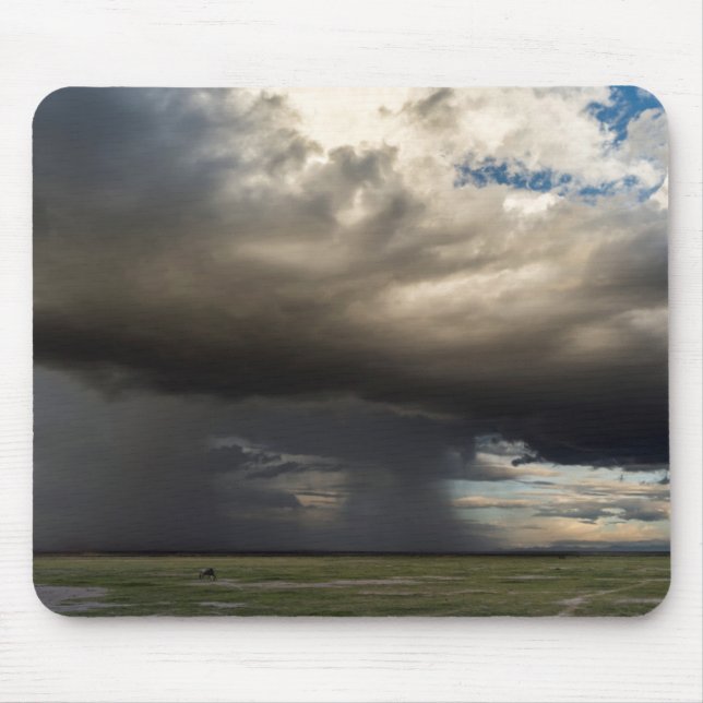 Sturm, der über die nahegelegenen Berghänge fällt Mousepad (Vorne)