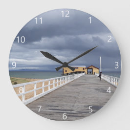 Sturm über Queenscliff Pier Große Wanduhr