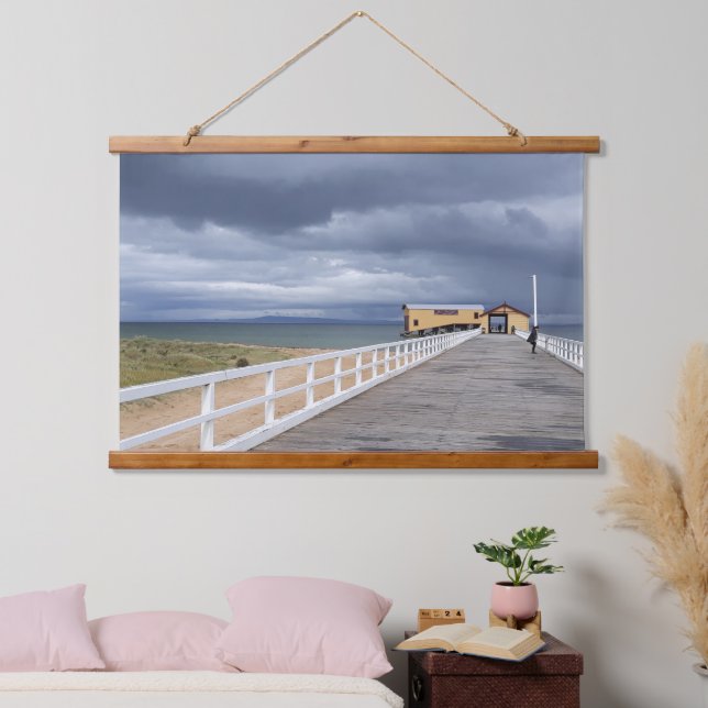 Sturm über Queenscliff Pier Wandteppich Mit Holzrahmen (Schlafzimmer)