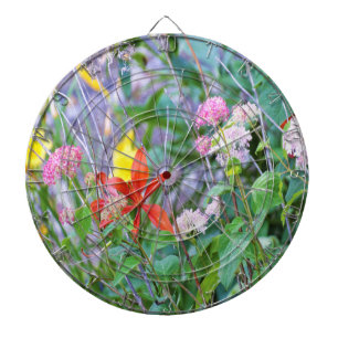 Stürmische Gartenlandschaft mit Hortensie und Lili Dartscheibe