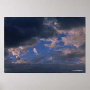 Sturmwolken gegen blauen Himmel Poster
