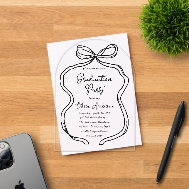 Stylische Hand Drawn Bow & Script Graduation Party Acryleinladungen (Insitu (Einladungskarte))