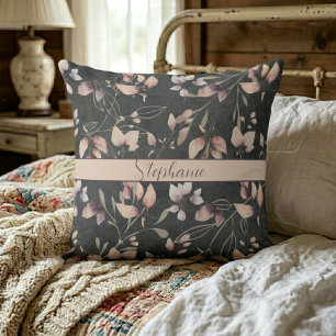 Stylische rosa und goldene Steinblätter auf Schwar Kissen