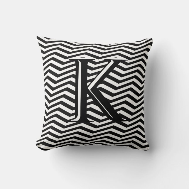 Stylische Schwarz-weiße Zickzack Stripe Monogram C Kissen (Vorderseite)