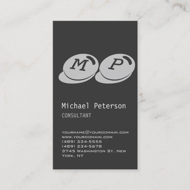 Stylische vertikale Gray Monogram Business Card Visitenkarte (Vorderseite)