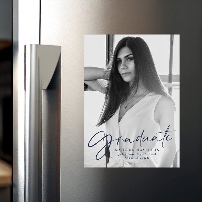 Stylischer Navy Script Foto Abschluss Magneteinladung (Von Creator hochgeladen)