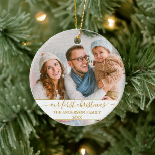 Stylisches Skript Unsere First Christmas Gold Fami Keramik Ornament