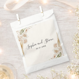Stylish Bohemian Wedding with Soft Beige and Yello Geschenktütchen