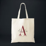Stylish Custom Monogram Name Script Calligraphy Tragetasche<br><div class="desc">Elegante, stilvolle Tasche mit individuelle Name und Monogramm in einem trendigen, handgeschriebenen Script-Kalligraphie-Design in minimalistischer Bordeaux und Schwarz, dieses typografisch-getriebene Design macht ein großartiges Geschenk für Mitarbeiter, Lehrer, Trainer, Freundinnen, Freunde, Ehefrauen, Töchter, oder andere Arbeits- oder Familienmitglieder! Diese schicke Tasche eignet sich hervorragend für Geschäftsreisende, Einkäufer oder Schulklassen. Sie ist...</div>