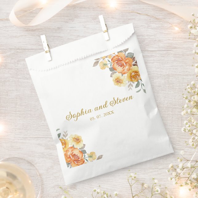 Stylish Floral Wedding with Orange Flowers Geschenktütchen (Ausgeschnitten)