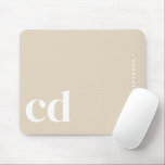 Stylish Girly Beige Monogram Initial Mousepad<br><div class="desc">Die perfekte Ergänzung zu Ihrer personalisierten Schreibtischdekoration. Dieses individuell anpassbare Mauspad erhöht Ihre gemütliche Arbeitsumgebung und fügt Ihrem ästhetischen Schreibtisch eine Touch Eleganz hinzu. Es eignet sich hervorragend zur Verbesserung der Organisation von Studios und fügt sich nahtlos in jedes Arbeitstischdekor ein. Ideal für eine Arbeit von Zuhause Setup, ergänzt es...</div>