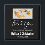 Stylish Gold Koi Fish Wedding Vielen Dank Magnet<br><div class="desc">Awedding danke Ihnen favorisieren Magnet mit einer Illustration eines Paares Gold koi Fisch Schwimmen zusammen. Schwarzer Hintergrund.</div>