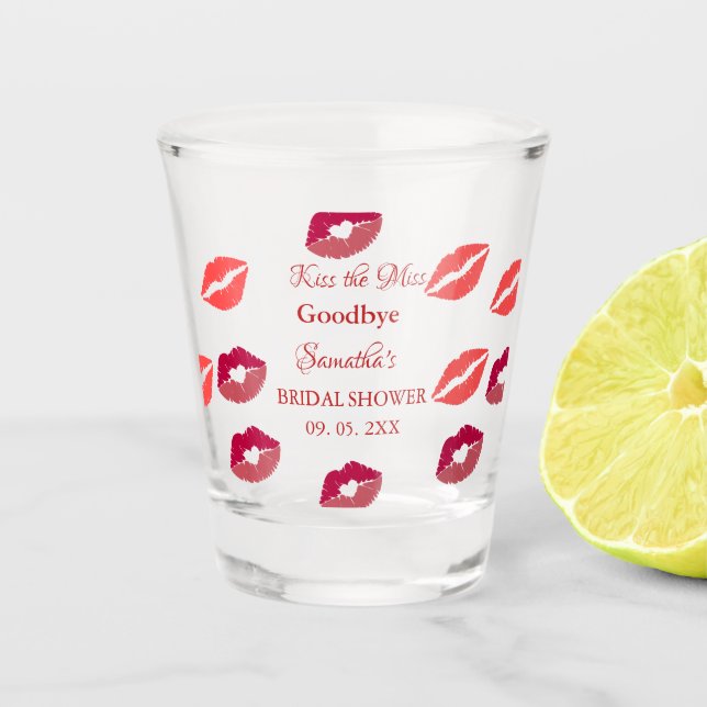 Stylish  Kiss Miss Goodbye Red Lips Bridal Shower Schnapsglas (Vorderseite)
