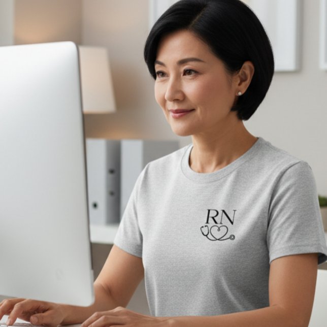 Stylish Minimalist RN Nurse T-Shirt for Women (Von Creator hochgeladen)