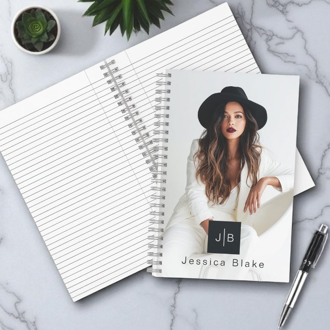Stylish Modern Woman Entrepreneur Monogram Photo Notizbuch (Von Creator hochgeladen)
