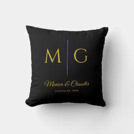 Stylish Monogram With Couple Name Black Kissen