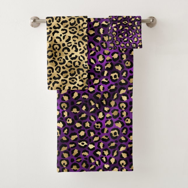 Stylish Purple and Gold Foil Leopard Spots (En situation)