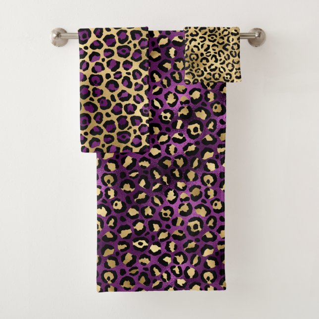Stylish Purple and Gold Foil Leopard Spots Badhandtuch Set (Insitu)