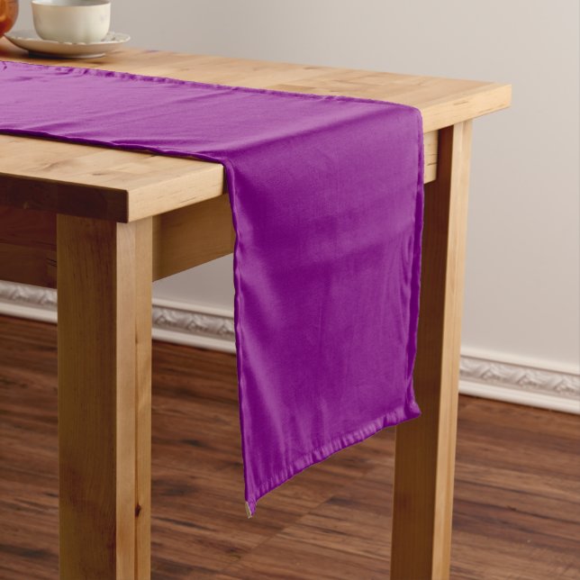 Stylish Purple Table Runner for Dining and Events Kurzer Tischläufer (Beispiel)