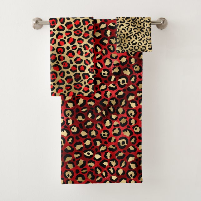 Stylish Scarlet Red and Gold Foil Leopard Spots (En situation)