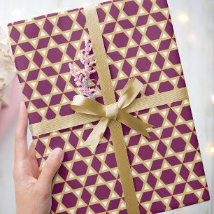 Stylish Star von David Pattern Plum White Gold Geschenkpapier