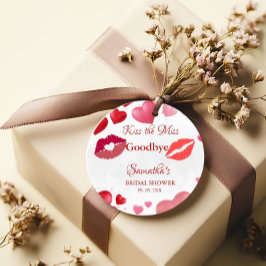 Stylishes Abschiednehmen von der Brautjungfer mit  Geschenkanhänger