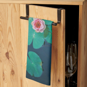 Stylisierte Pink Water Lily Blume Pflanze Teich Geschirrtuch
