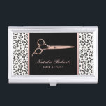 Stylist-Rose Goldschere Leopard Salon Visitenkarten Dose<br><div class="desc">Hair Stylist Rose Gold Scissor Leopard Salon Business Cards Holder.</div>
