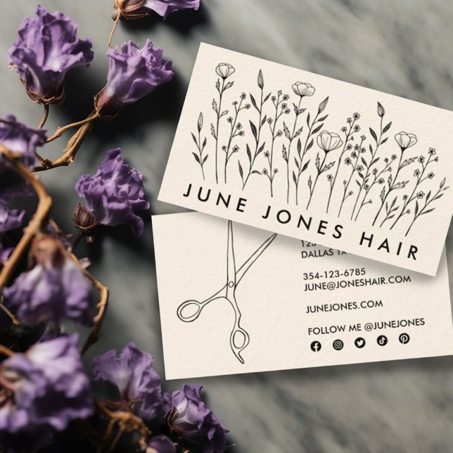 Stylistische Schere Elegante Wildblumen Cream Visitenkarte (Custom social media icons hair stylist business cards with scissors on one side and wildflowers )