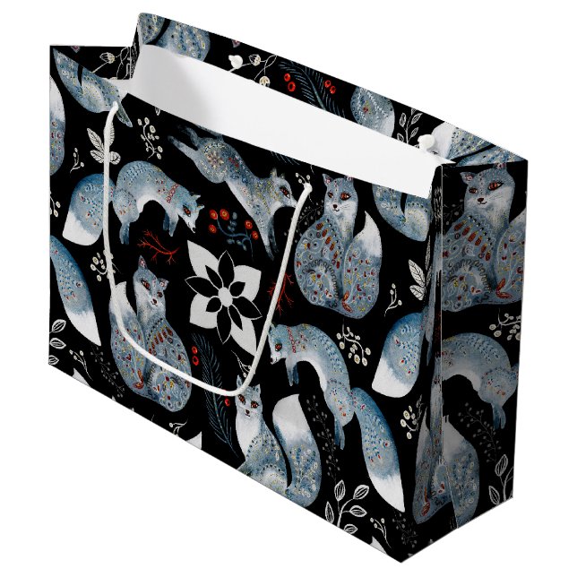  Stylized blue foxes with intricate floral designs Große Geschenktüte (Vorderseite Schrägansicht)