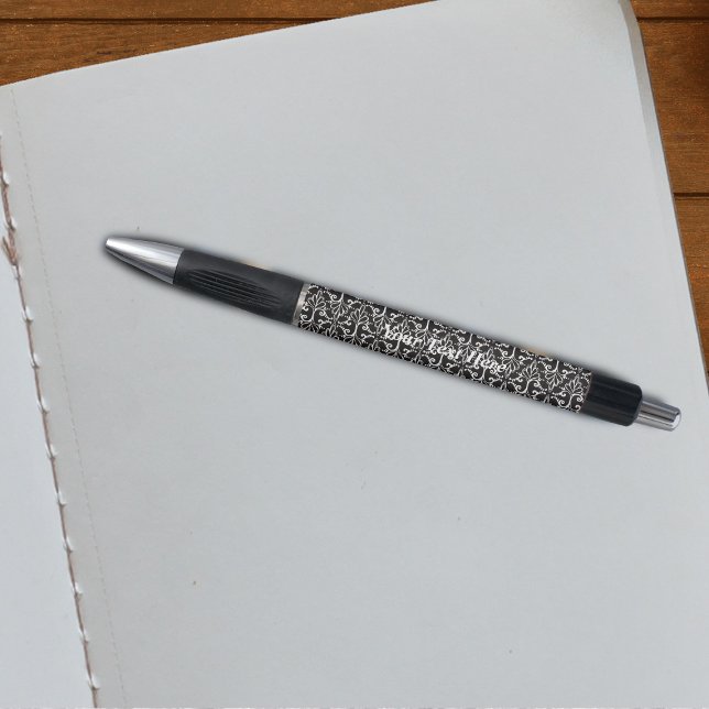Stylo Élégant Damas Noir Blanc Avec Parchemins Blancs (Elegant damask pattern with scrolls in black and white on a writing pen.)