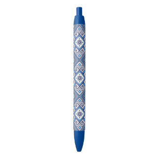 Stylo encré bleu avec la broderie ukrainienne