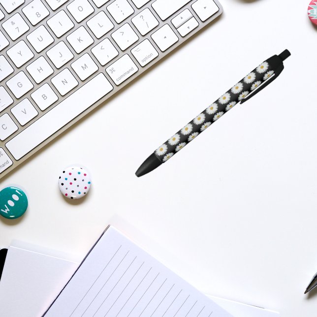 Stylo Noir Baise blanche sur motif floral noir (In Situ)