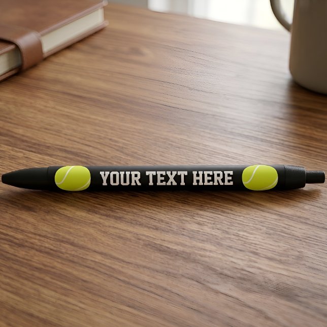 Stylo Noir Balle de Tennis Nom d'Équipe Personnalisé ou Texte (Custom tennis pen with personalized team name or text.)