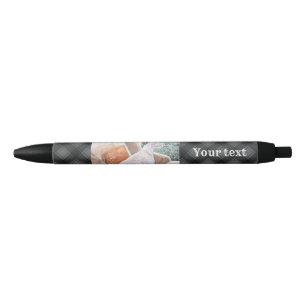 Stylo Noir Westie regardant par une fenêtre
